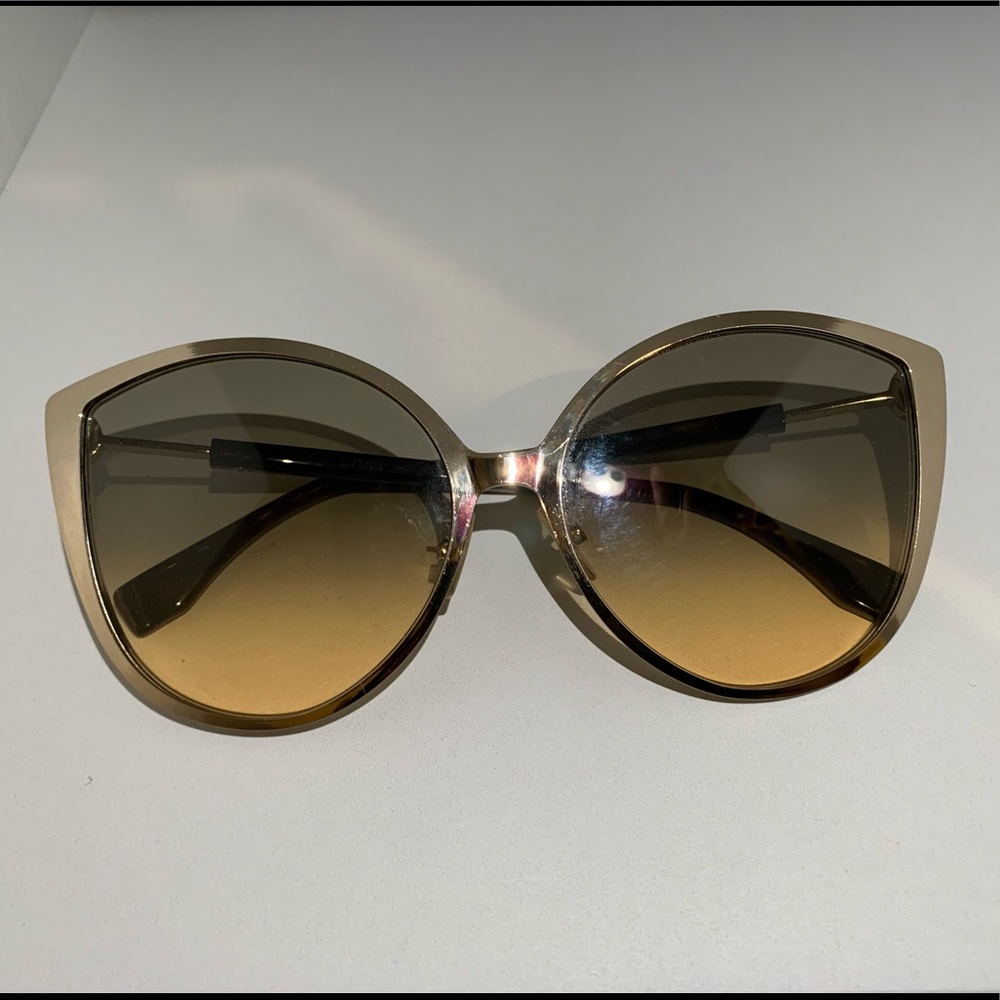 Woman fendi sunglasses